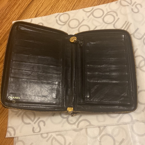 Authentic Chanel wallet - Picture 8 of 9